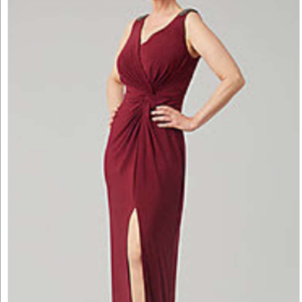 New LONG WINE RED, DRESS WITH BEADS 
SIZE: 8